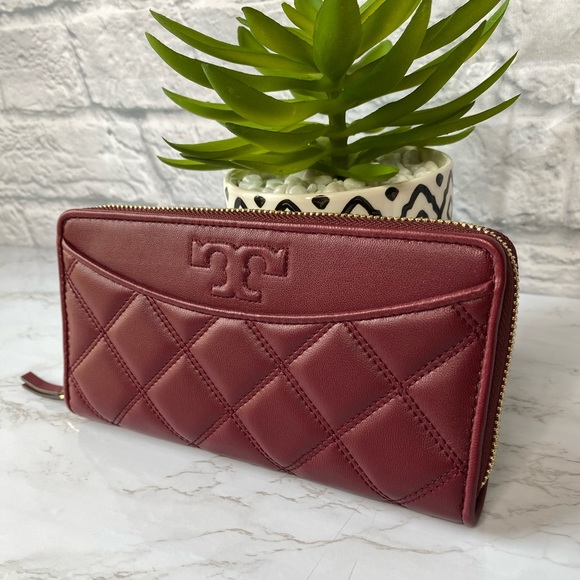 Tory Burch Handbags - Tory Burch Alexa Contenintal Zip Wallet